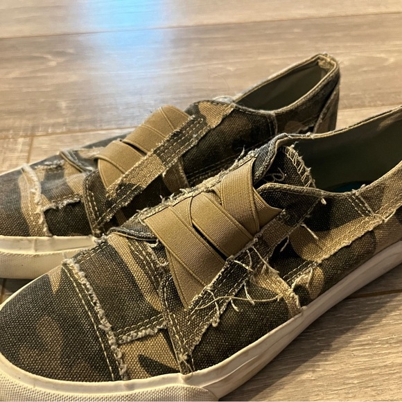Blowfish 7.5 slip-on camo sneakers - Picture 6 of 7